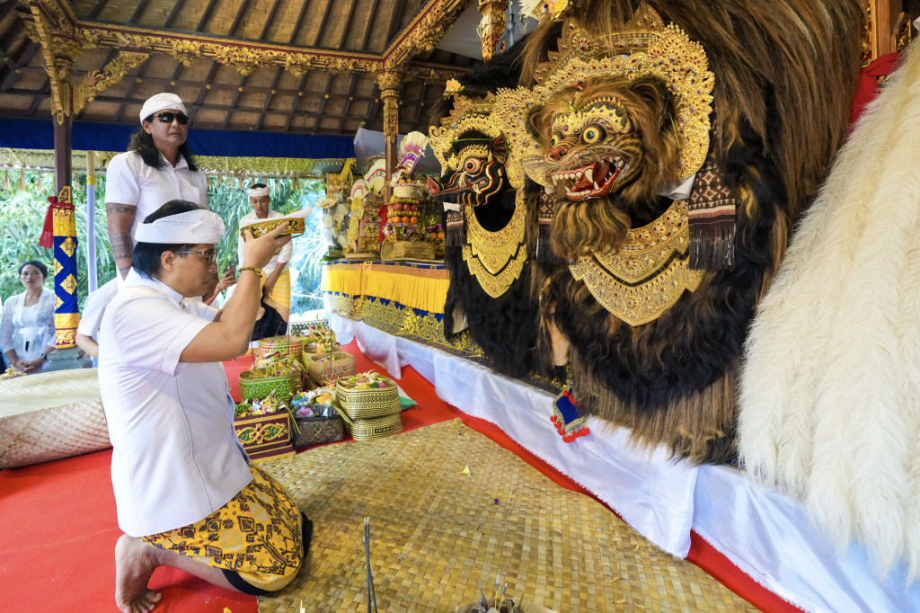 Bupati Giri Prasta Hadiri Karya Melaspas di Pura Penataran Sari Desa Adat Petang